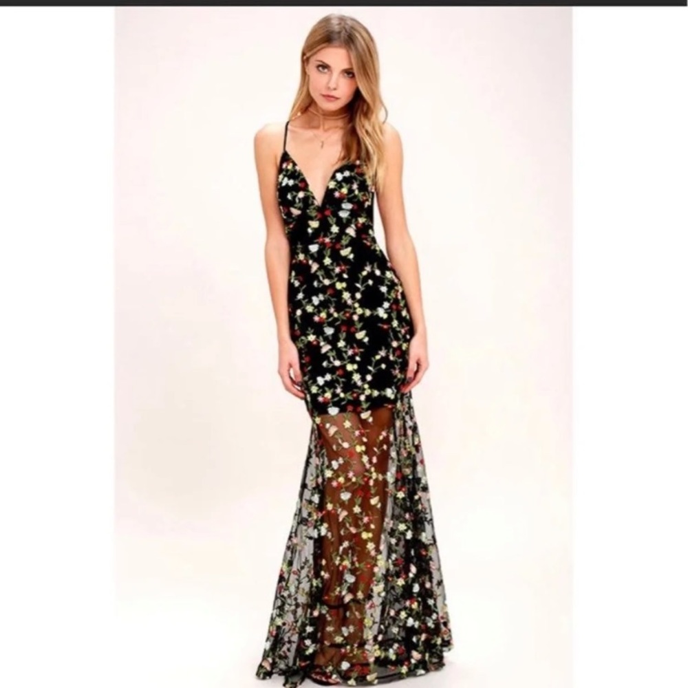 lululs whimsy daisy black embroidered floral maxi dress